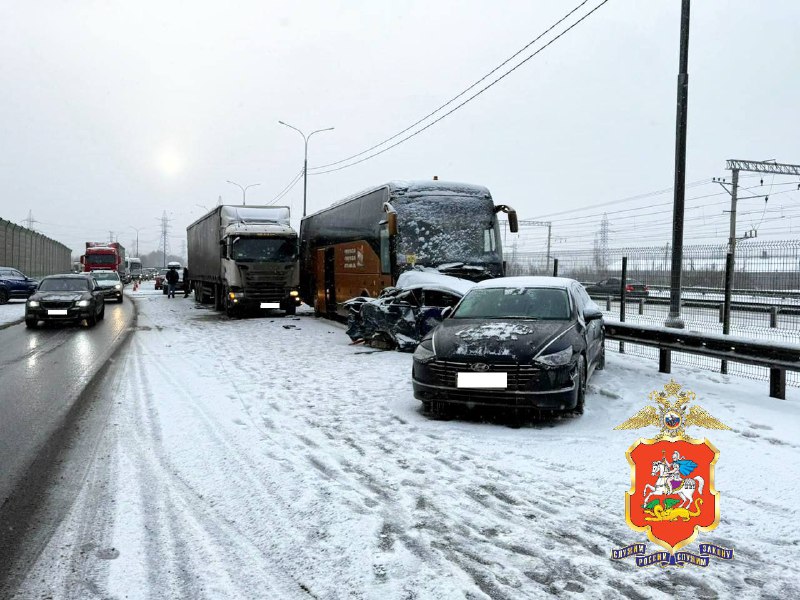 Массовое ДТП на трассе М-4: движение временно остановлено