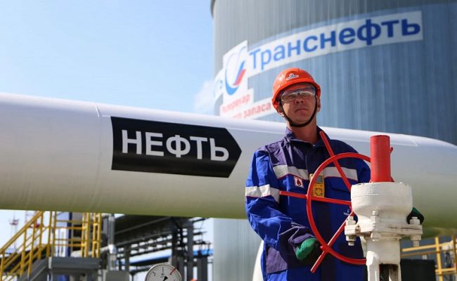 Владимир Путин продлил запрет на продажу нефти по потолку цены