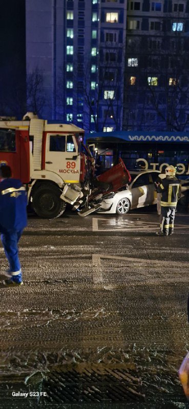 Массовое ДТП с пожарной машиной в Москве: 14 пострадавших