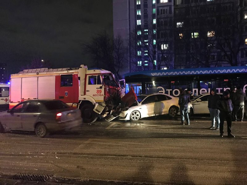 Массовое ДТП на Новочеркасском бульваре в Москве: десять пострадавших